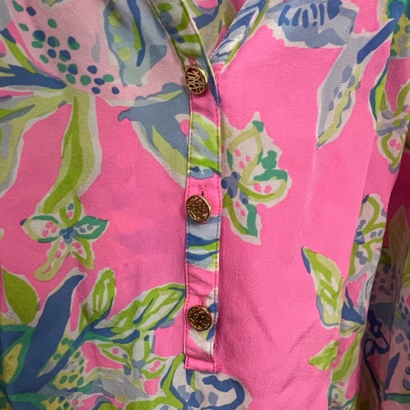 Lilly Pulitzer Elsa 100% Silk V-Neck Bracelet Sleeve Top Squeeze The Day sz L - Picture 2 of 7